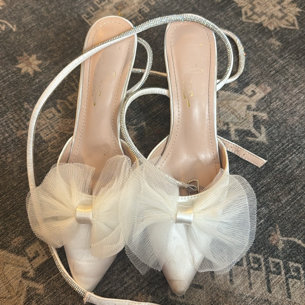 Lulus Lelanee White Satin Rhinestone Bow Ankle Strap Pumps - Size 7 - Picture 2 of 3